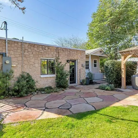 Best Little Guesthouse In Melrose! New Listing!